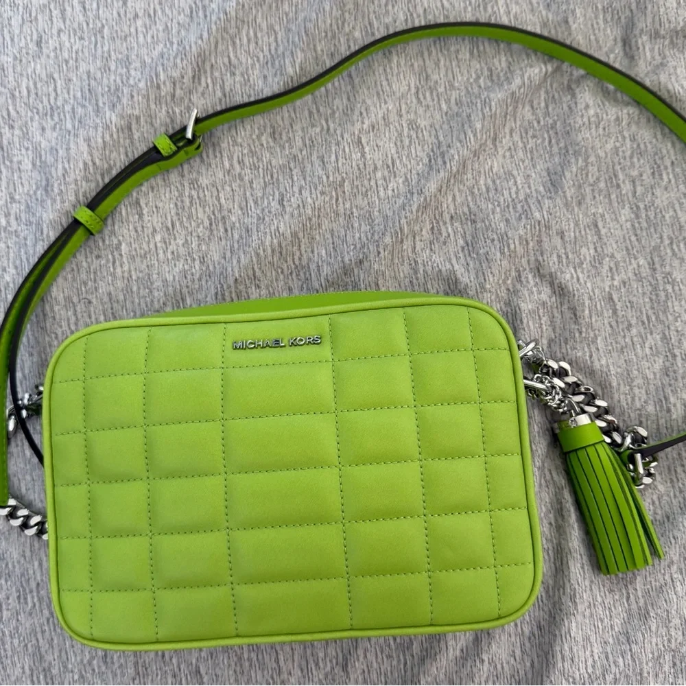 Michael Kors Vibrant Green Quilted Crossbody Bag - Picture 1 of 4